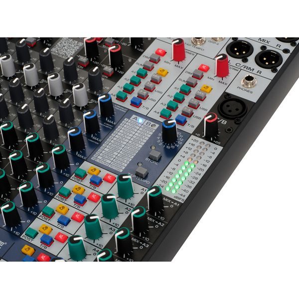Мікшерний пульт SOUNDCRAFT Signature Plus 16