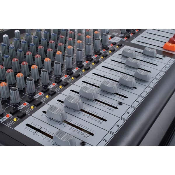 Мікшерний пульт з підсилювачем BEHRINGER PMP4000