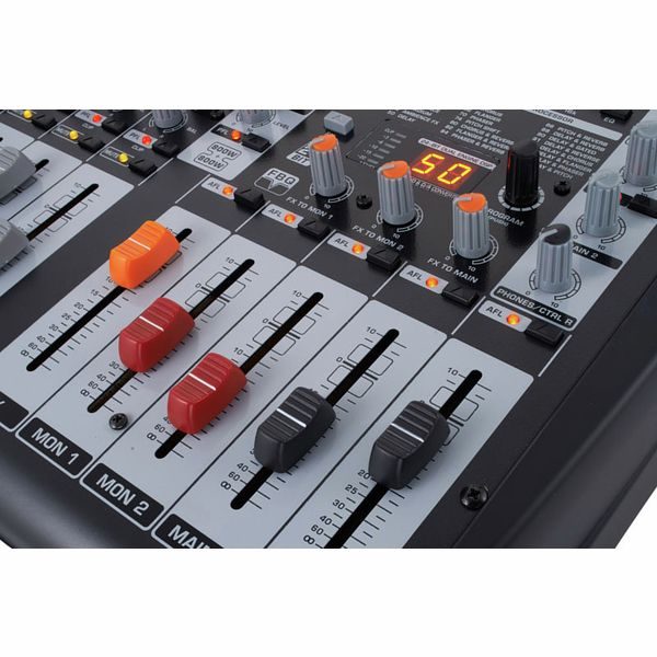 Мікшерний пульт з підсилювачем BEHRINGER PMP4000