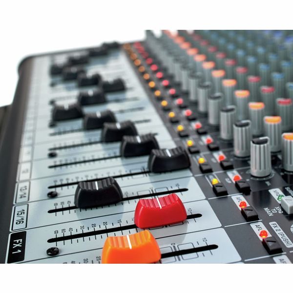 Мікшерний пульт з підсилювачем BEHRINGER PMP6000