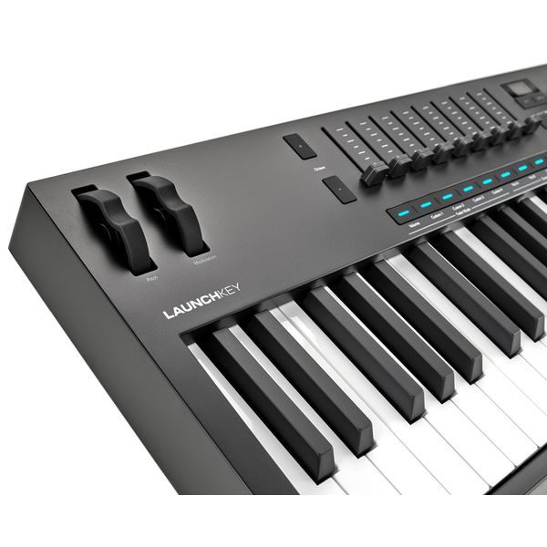 MIDI клавіатура NOVATION Launchkey 61 MK4