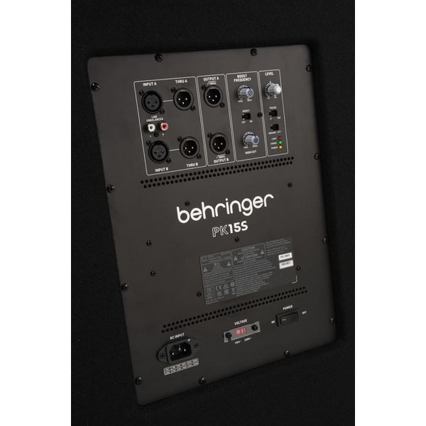 Активний сабвуфер BEHRINGER PK15S