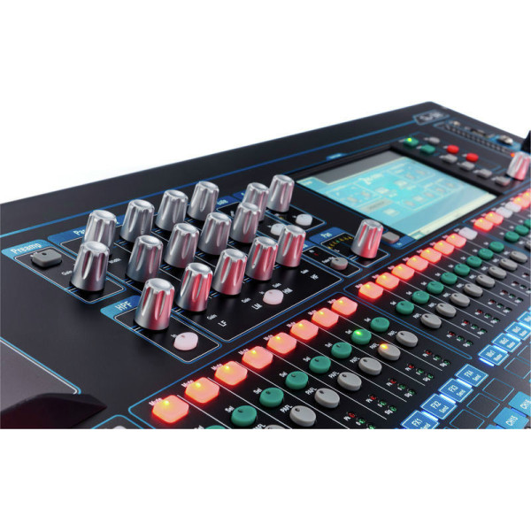 Цифровий мікшерний пульт ALLEN & HEATH QU-32