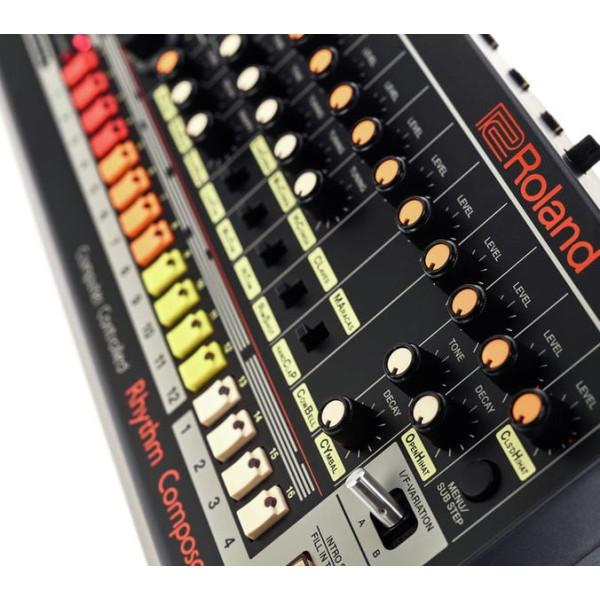 Драм-машина ROLAND TR-08
