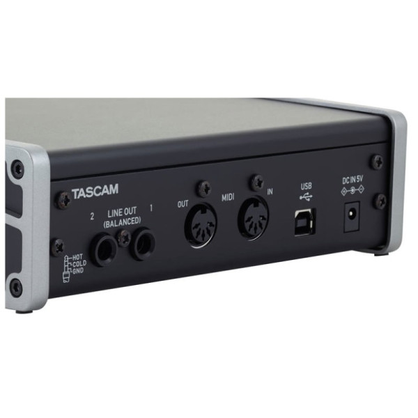 Аудіоінтерфейс TASCAM US-2x2