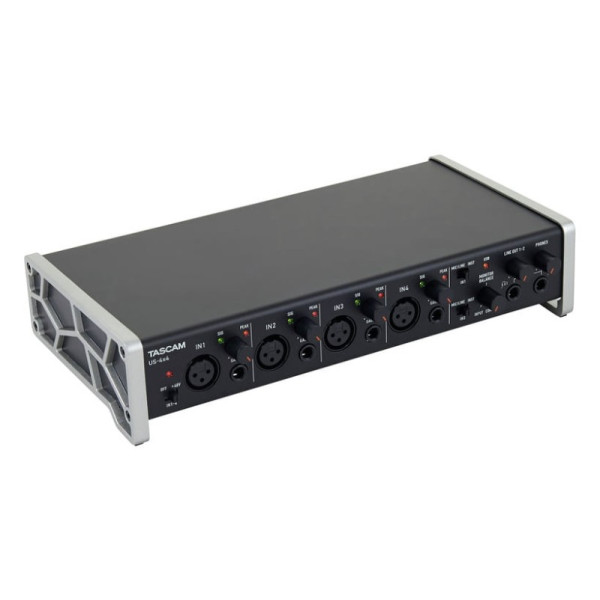 Аудіоінтерфейс TASCAM US-4x4