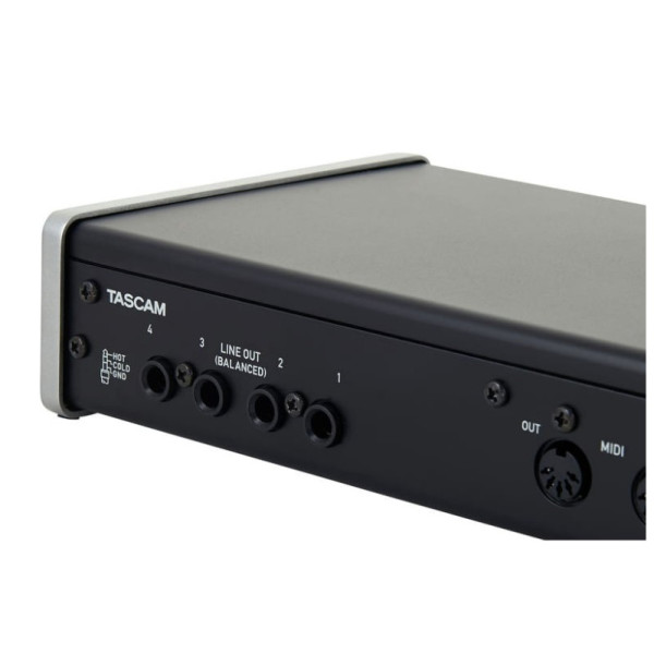 Аудіоінтерфейс TASCAM US-4x4