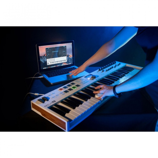 MIDI клавіатура ARTURIA KeyLab Essential 61 (White)