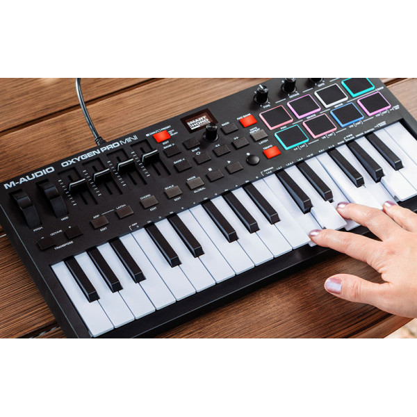 MIDI клавіатура M-AUDIO Oxygen Pro Mini