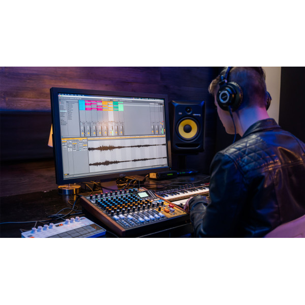 Мікшерний пульт TASCAM Model 12