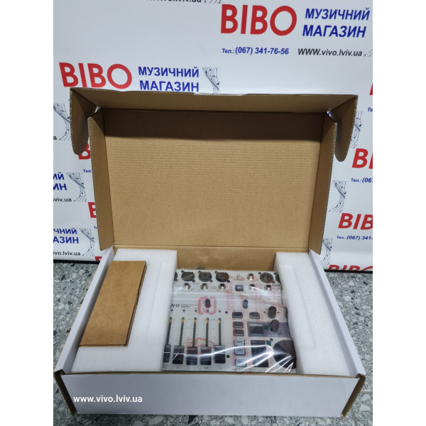 Цифровий мікшерний пульт BEHRINGER Flow 8