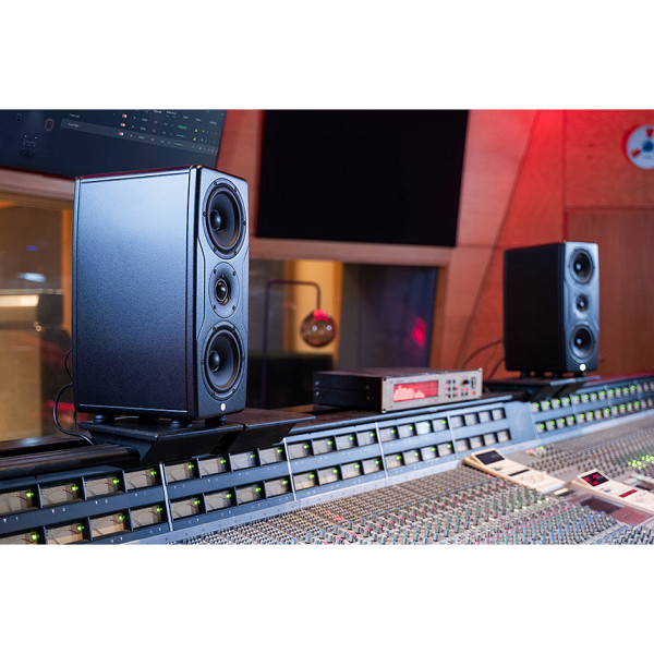 Студійний монітор IK MULTIMEDIA iLoud Precision MTM MKII