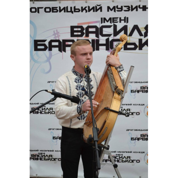 Стійка для бандури з чохлом