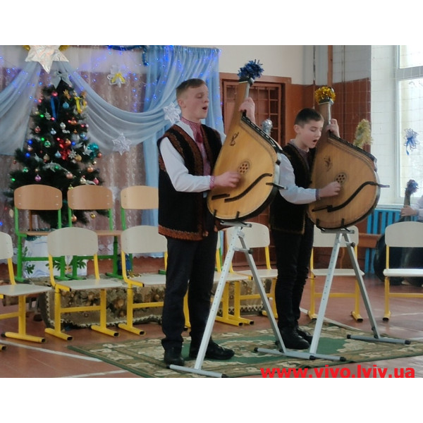 Стійка для бандури з чохлом